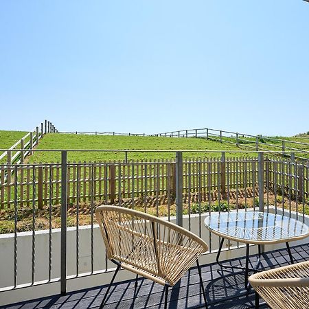 Spacious 1 Bed Apt - Stunning Views & Private Parking - 5 Mins To Beach - Dog Friendly - Close To Ventnor, Shanklin & Sandown - Ideal For Friends, Families & Business Travellers - Sleeps Up To 4 Guests - Managed By "Greenstay Serviced Accommodation" Bonchurch Екстер'єр фото