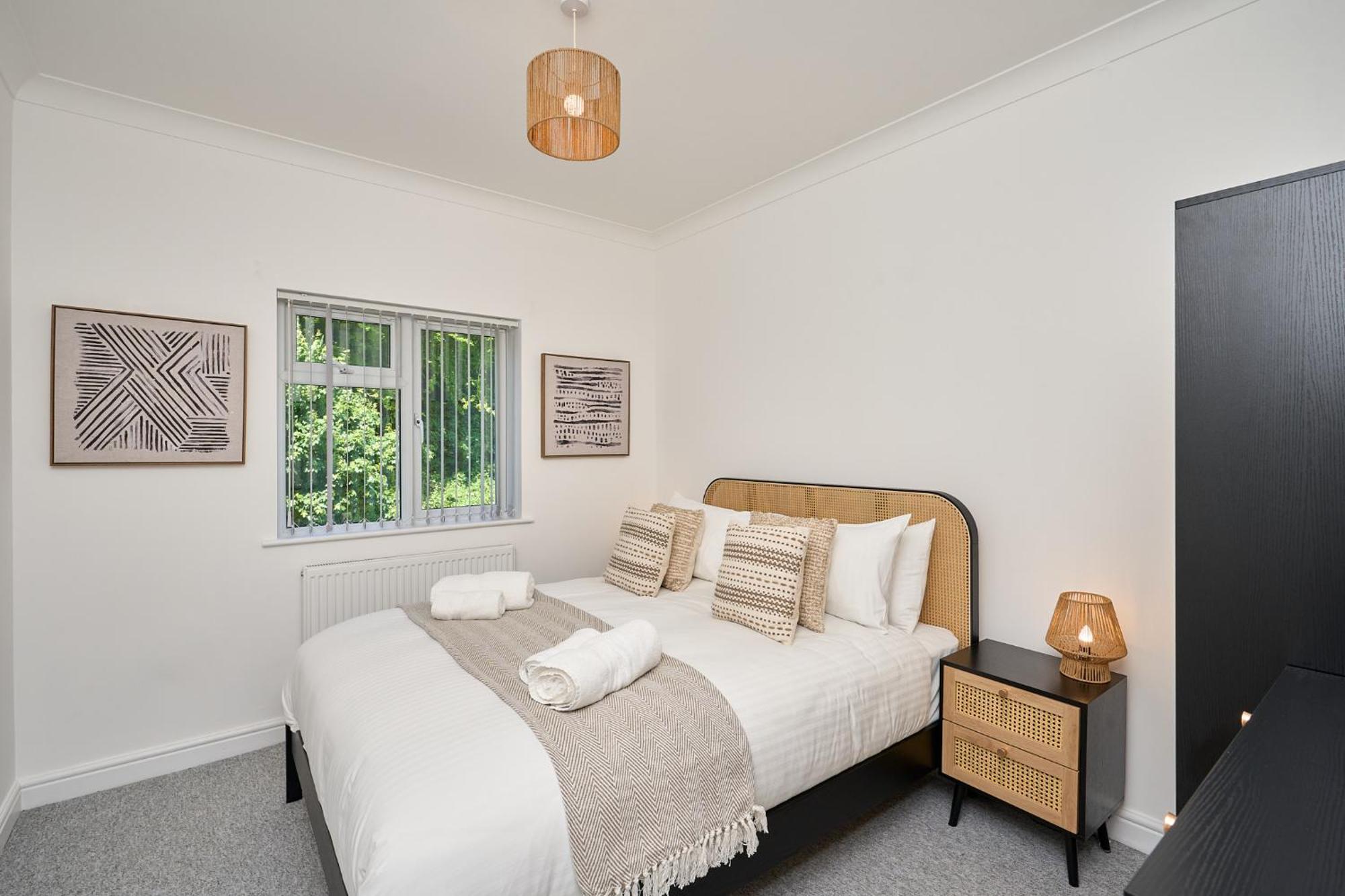 Spacious 1 Bed Apt - Stunning Views & Private Parking - 5 Mins To Beach - Dog Friendly - Close To Ventnor, Shanklin & Sandown - Ideal For Friends, Families & Business Travellers - Sleeps Up To 4 Guests - Managed By "Greenstay Serviced Accommodation" Bonchurch Екстер'єр фото