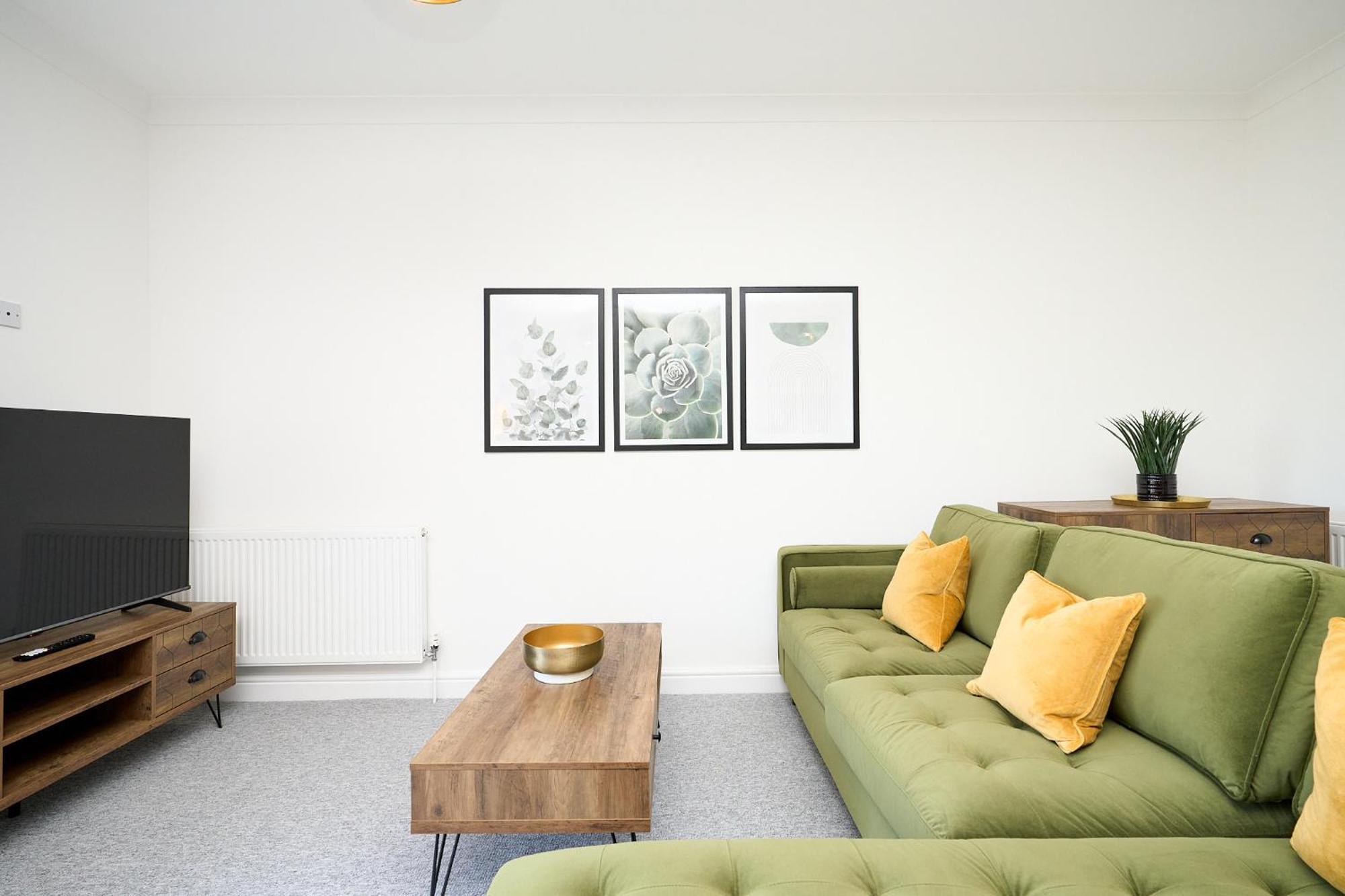 Spacious 1 Bed Apt - Stunning Views & Private Parking - 5 Mins To Beach - Dog Friendly - Close To Ventnor, Shanklin & Sandown - Ideal For Friends, Families & Business Travellers - Sleeps Up To 4 Guests - Managed By "Greenstay Serviced Accommodation" Bonchurch Екстер'єр фото