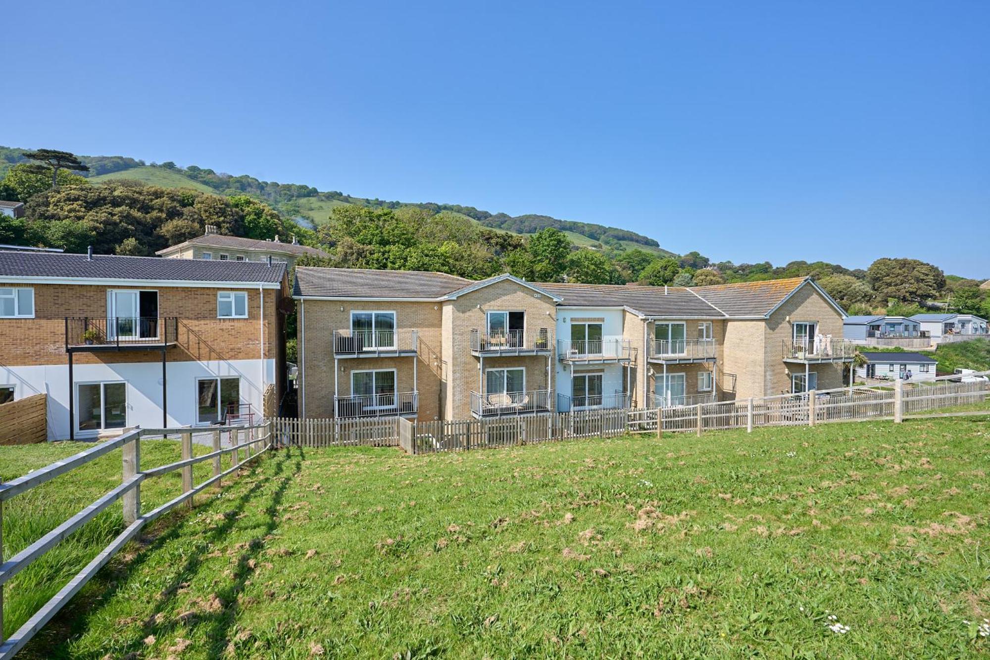 Spacious 1 Bed Apt - Stunning Views & Private Parking - 5 Mins To Beach - Dog Friendly - Close To Ventnor, Shanklin & Sandown - Ideal For Friends, Families & Business Travellers - Sleeps Up To 4 Guests - Managed By "Greenstay Serviced Accommodation" Bonchurch Екстер'єр фото